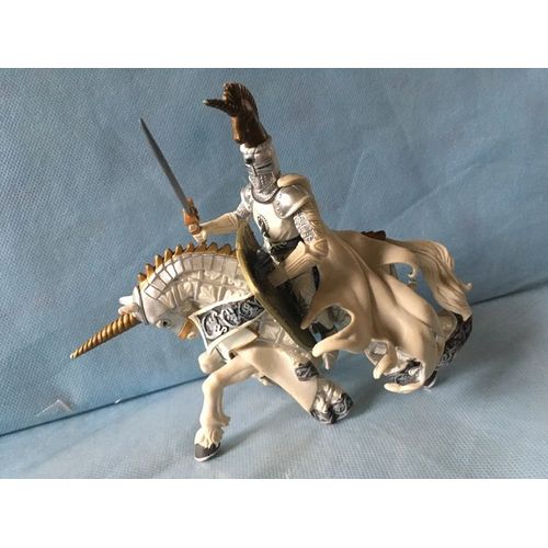 Figurine De Collection Papo : Maitre Des Armes Cimier Licorne Et Son Cheval