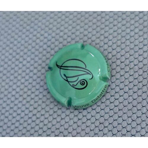 Capsule De Champagne Veuve Delattre. Lettres Noires Sur Fond Vert