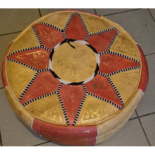 Pouf en cuir marocain rouge