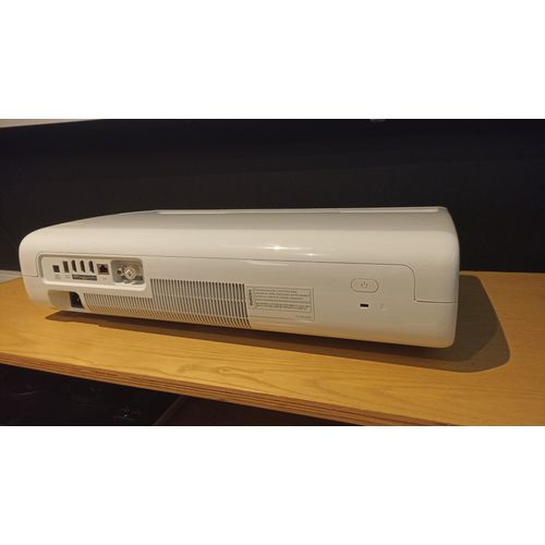 The Premiere LSP7T 4K Projecteur laser à ultracourte focale