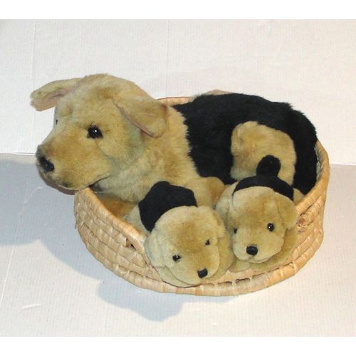 peluche chien dans son panier osier avec ses chiots auchan