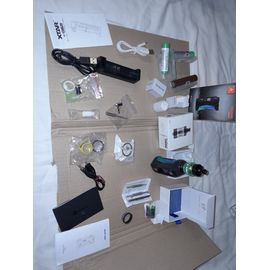 Une vapoteuse Aegis 100 W avec son atomiseur Ares 2