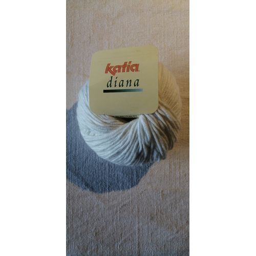 Lot De 18 Pelotes Katia Diana Colori Blanc Naturel 50 % Acrylique 19 % Polyamide 18 % Viscose 13 % Angora