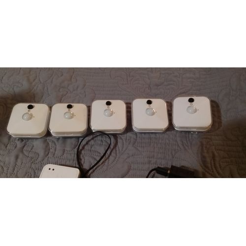 Kit complet vidéo surveillance : lot Blink 9 caméras (5 intérieures + 4 extérieures) + Sync Module 2 + 30 piles lithiumAA