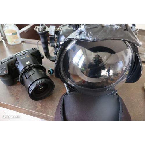 Blackmagic Cinema Camera 6K + Objectif 11-20mm - Noir