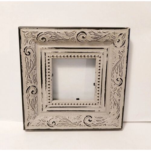 Petit cadre photos, dimensions hors tout : 14,5 CM X 14,5 CM.