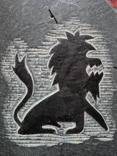 Décoration – Plaque d'ardoise naturelle gravée signe astrologique du Lion