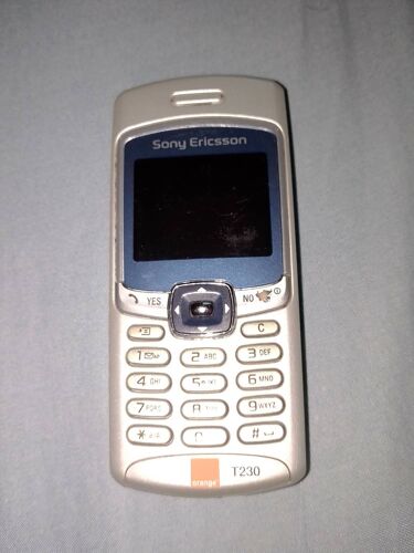 Sony Ericsson T230 Gris lame