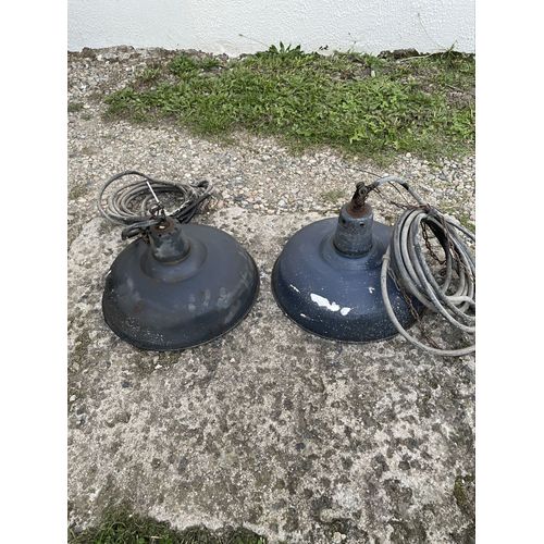 Lot De 2 Éclairages Anciens (Suspensions)