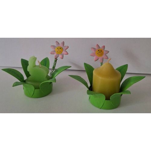 Lot de 2 petits bougeoirs en métal vert et 2 bougies