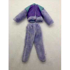 2023 Barbie cosy pyjama tenue polaire peluche pantalon veste gilet Mattel chien caniche poodle haut réversible  #HKR05