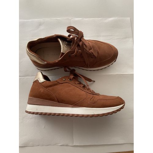 Baskets Basses Daim Marron Clair Et Doré Taille 36 Marque Marco Tozzi 