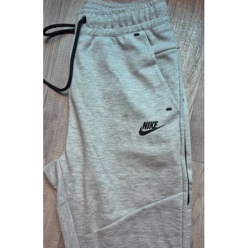 Nike Tech Gris
