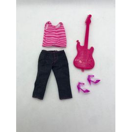 Lot tenue complète haut bas chaussures talons accessoires poupée Barbie Mattel rose fuchsia rayures guitare électrique jeans top rayures
