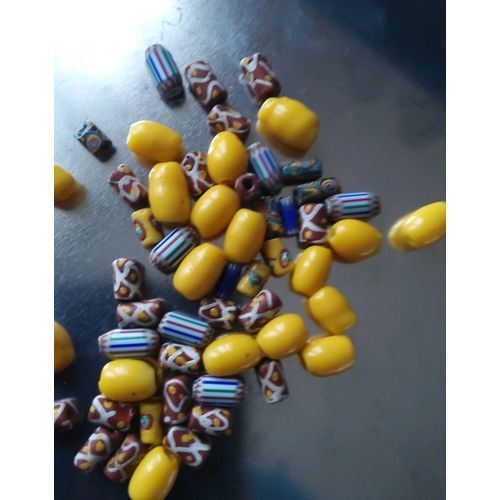 Lot De Perles De Forme Oblongue De Différentes Dimensions Et Couleurs