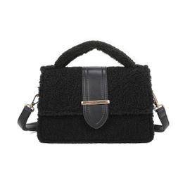 Sac Bandoulière pour Femme Peluche avec Poignée Rembourrée et Rabat à Pression Gallantry Noir