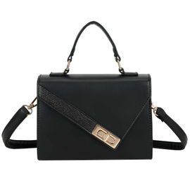 Sac à Main pour Femme avec Rabat Asymétrique et Fermoir Doré en Métal Gallantry Noir