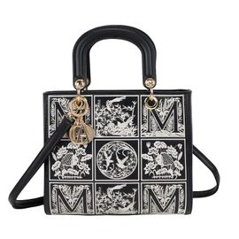 Sac à Main pour Femme Isalda Imprimé Paysage avec Pendentif et Bandoulière Gallantry Noir