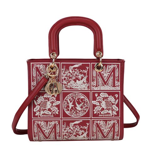 Sac à Main pour Femme Isalda Imprimé Paysage avec Pendentif et Bandoulière Gallantry Bordeaux