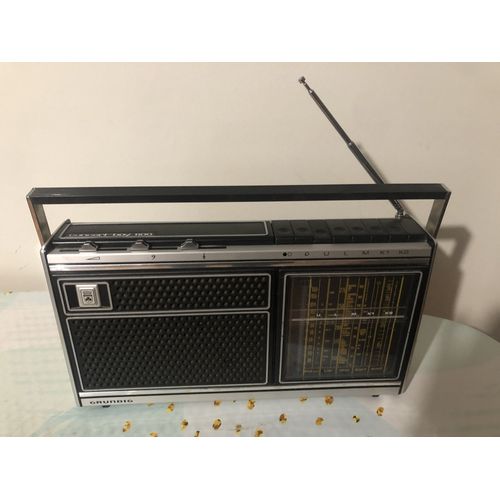 RADIO GRUNDIG CONCERT BOY 1100