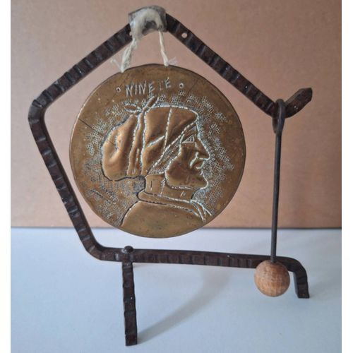 Ancien Gong Suspendu Sur Support En Fer Et Son Maillet