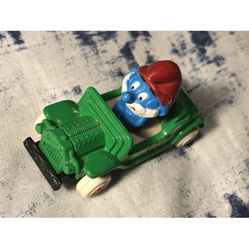 Figurine Schtroumpf pilote automobile voiture rouge des