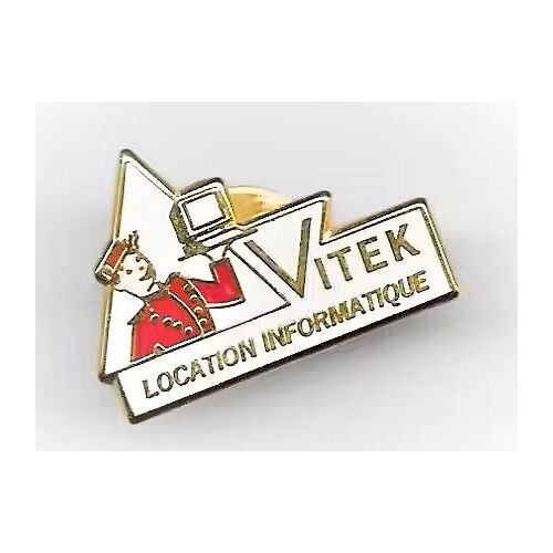 Pins Vitek Location Informatique / Signé Courtois Paris / Base Dorée / Qualité Arthus