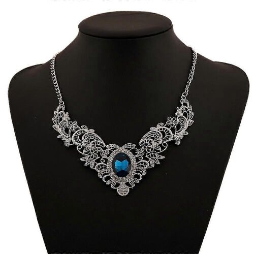 Collier De Fête En Dentelle Métallique Ajourée Orné De Bijoux