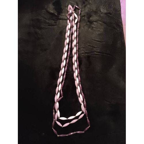 Collier A 3 Rangées Violet En Plastique Et Métal.