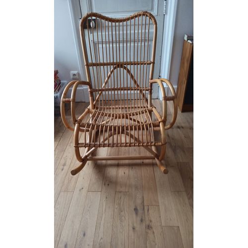 Fauteuil à bascule en rotin
