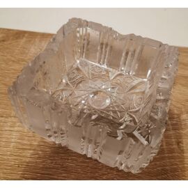 Cendrier En Cristal Ciselé Carré.