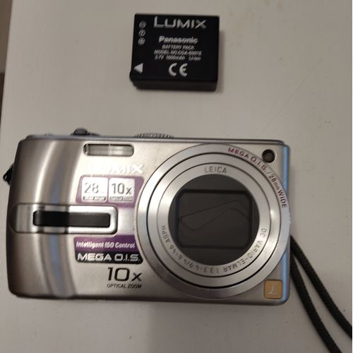 Appareil Photo Panasonic Lumix DMC TZ2 avec 1 batterie sans notice d'emploi