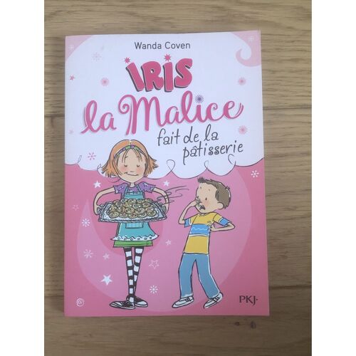 Iris, La Malice Fait De La Pâtisserie - Wanda Coven 