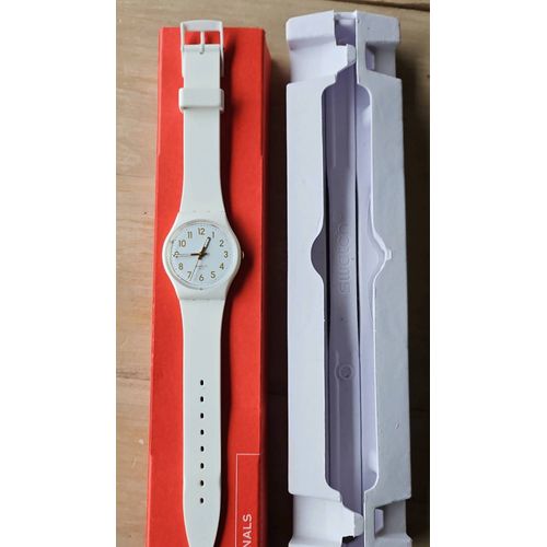 Montre Swatch Originals Blanc Et Or En Très Bonne État.