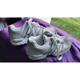 Chaussures Basket Tennis K Swiss Homme Taille 39 Blanches Logo Talon Argenté 519 Grammes