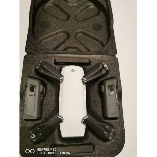 Drone Dji Spark Fly More Combo Servi 2 Fois (Double Cadeaux) Trois Batteries Chargeur Sac De Transport Élices En Plus Télécommande Pilotable A La Main