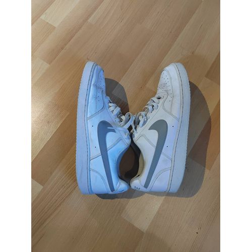 Nike Court Vintage Low - Baskets Blanches En Cuir, Swoosh Gris, Logo Bleu Au Talon - 44-45