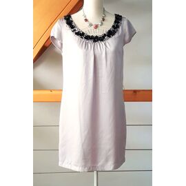 Robe H&ampm Taille 40 Beige Avec Cabochons Noirs Doublée