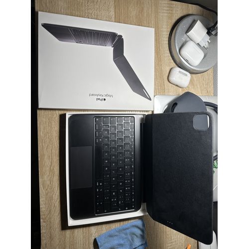 Magic Keyboard Ipad pro 11” M4 2025