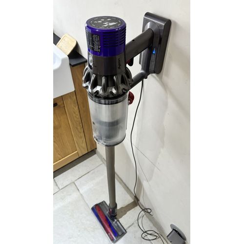 Aspirateur balai dyson v10 parfait état de fonctionnement