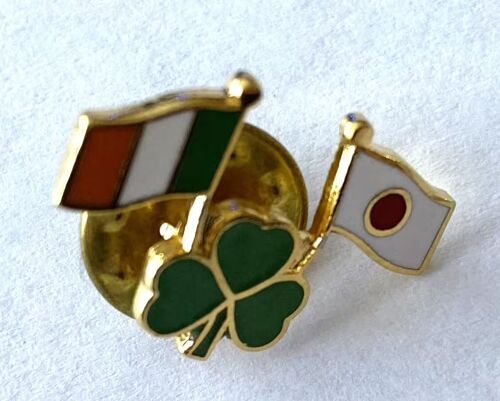 Pins Drapeau Irlande Et Japon / Trefle