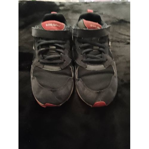 Baskets A Scratchs Marine 32 Le Coq Sportif.