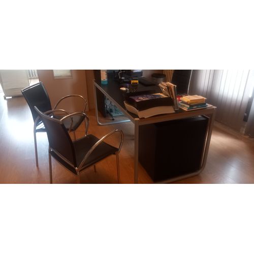 Bureau +caisson à roulettes +2chaises inox et cuir