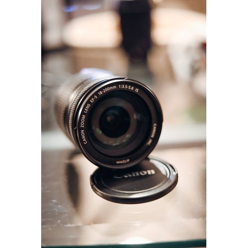 Objectif Canon EF-S 18-200mm 3.5-5.6 IS