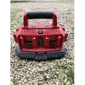 Chargeur milwaukee M18 6 emplacements