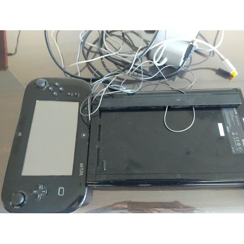 Console Nintendo Wii U Modèle WUP-010 (EUR) + accessoires et câbles