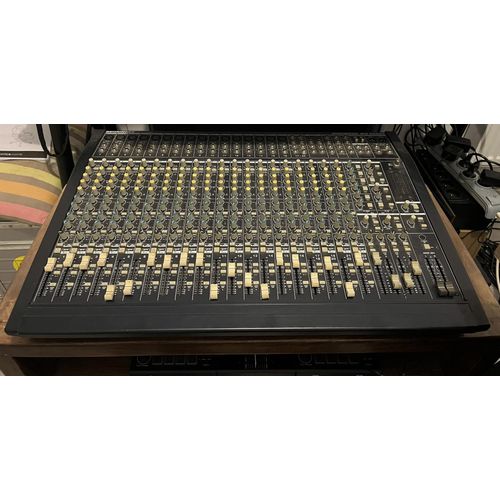 Behringer Eurodesk MX2442A