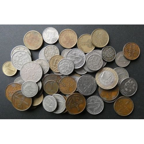 Lot De 57 Pièces De Monnaie Du Portugal. 10 Centavos À 200 Escudos. 1964 À 1998.
