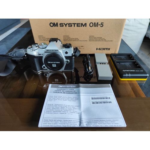 OM System OM-5 avec seulement 631 clics. Appareil photo hybride monture MfT micro 4/3
