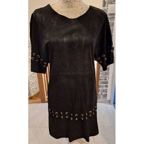 Robe Noire À Oeillets Dorés En Cuir De Chèvre